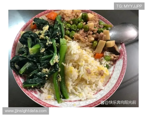 杨瀚森的日常生活：翻译工作与独自烹饪的简单乐趣